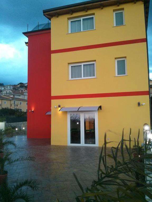 Hotel Paradiso Falerna Bagian luar foto